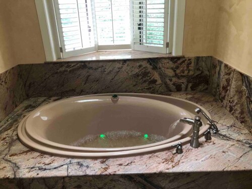 Master bath Jacuzzi Tub
