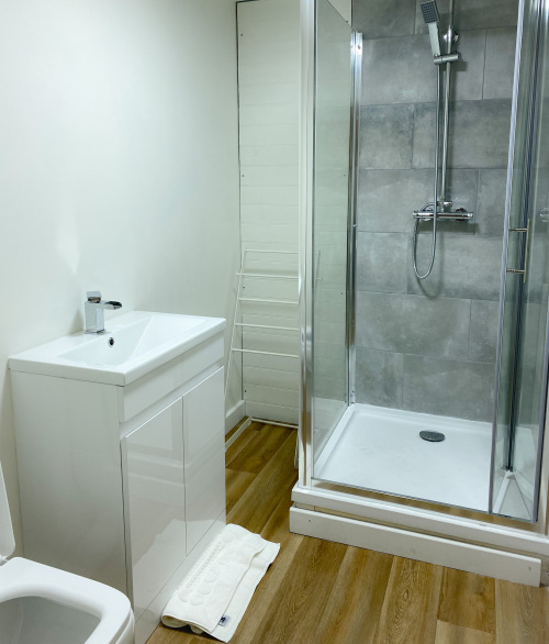 Double room-Ensuite with Shower-No window - Base Rate