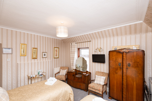 Bedroom 4 Twin or Super King ensuite room