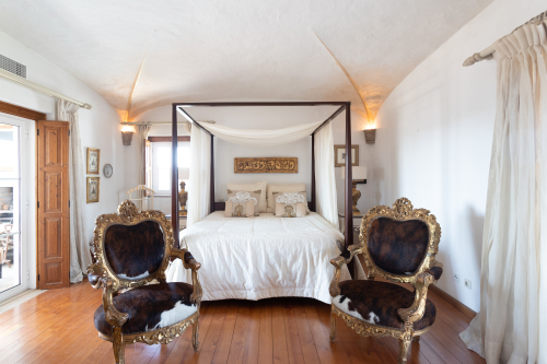 Lusitano Room-Suite-King-Ensuite with Jet bath-Varanda - Base Rate