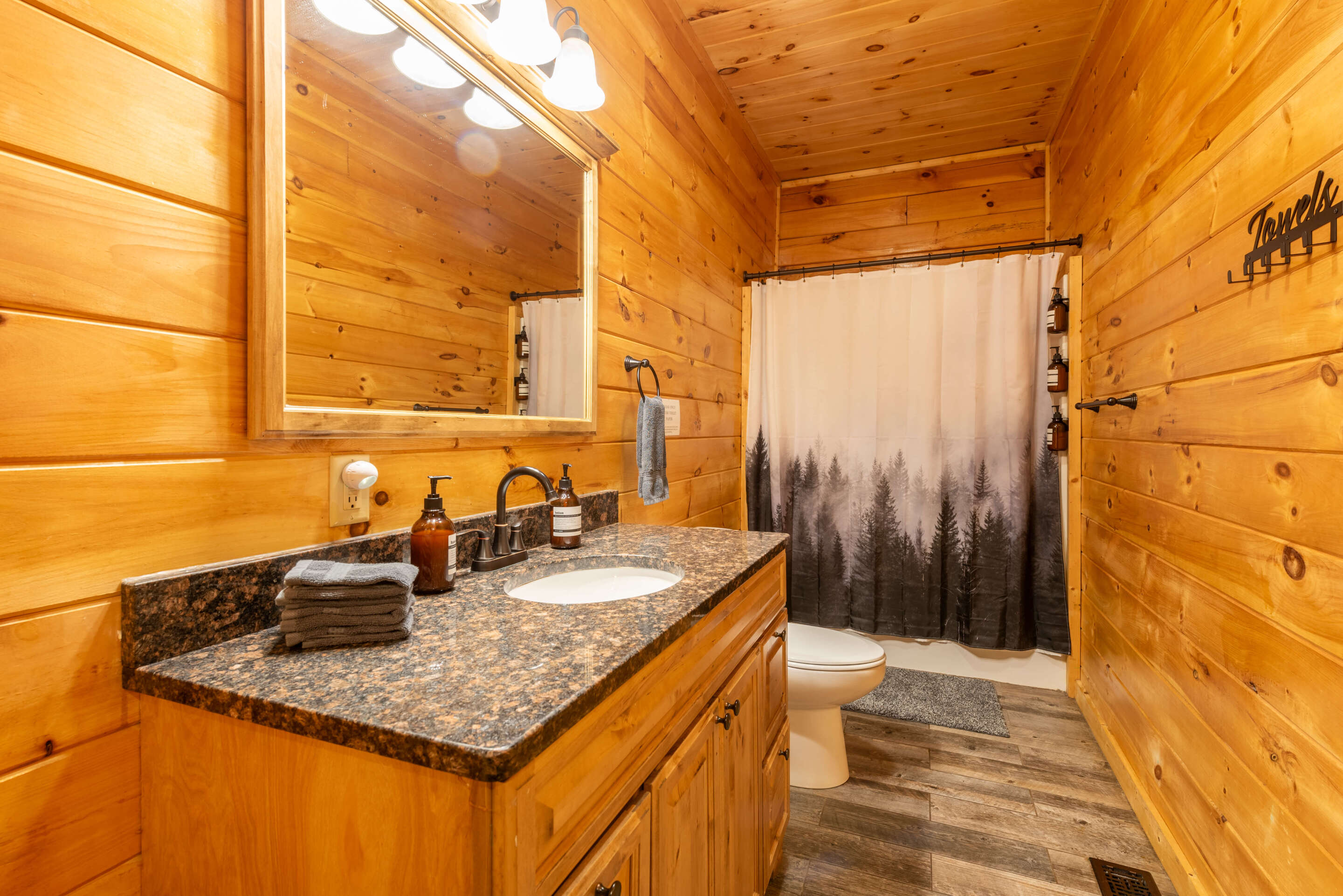 Majestic Lodge | Photo 24