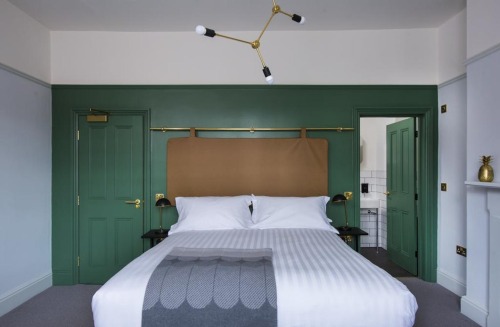Double room-Deluxe-Ensuite with Shower - Base Rate