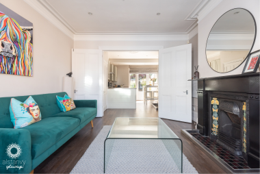 Spacious reception room 