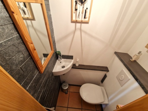 TOILETTE AVEC LAVABO