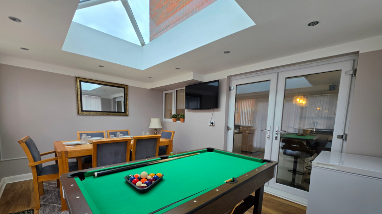 Stylish & Modern 4BR Home in Shirebrook, Mansfield