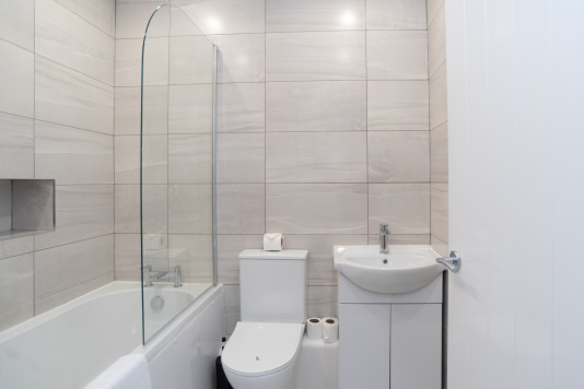 Modern Bathroom with Shower Over Bath & Complimentary Toiletries