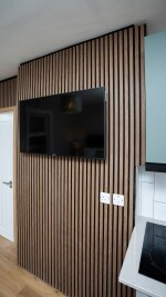 Flat screen TV, with streaming services.