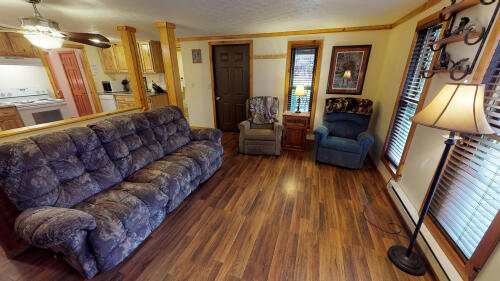 1st Choice Lodging - White Tail Cabin Living Room