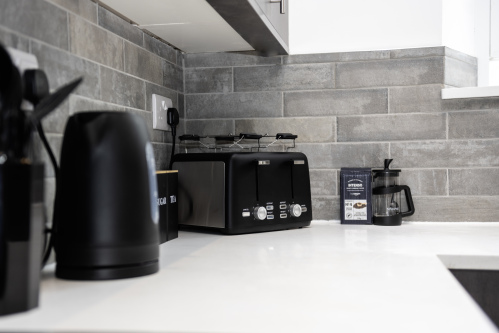 Fully Stocked Coffee & Breakfast Setup - Enjoy a cafetiere, kettle, toaster and all the essentials you need