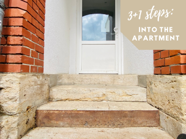 3 Stufen im Hauseingang und 1 Stufe zur Wohnung