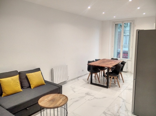 canapé lit dans le salon