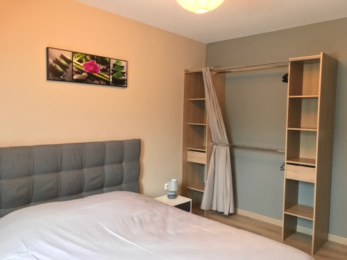 chambre avec lit de 2 personnes en 160*200 et dressing