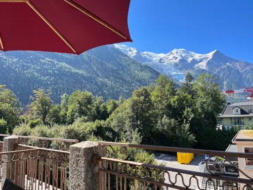 TERRASSE ET VUE MONT BLANC