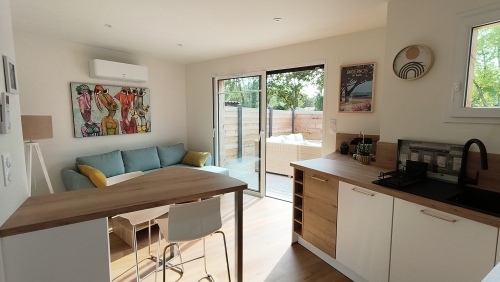Pièce à vivre de 20 m² climatisée et ouvrant sur la terrasse