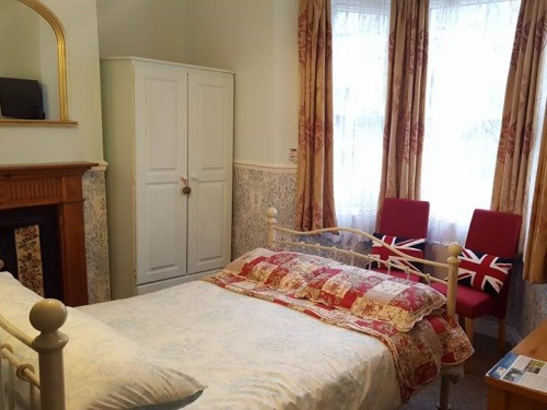 Double room-Comfort-Ensuite with Shower-Garden View-Ground floor Double - Base Rate