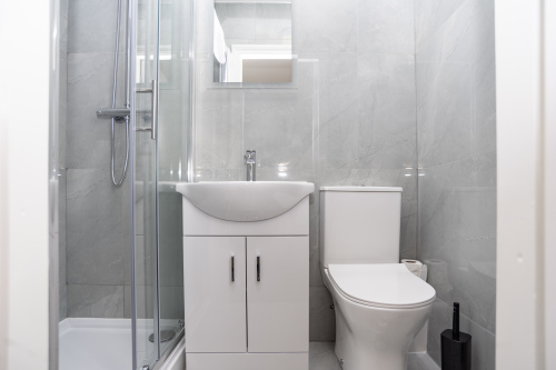Private en suite fully stocked with hand wash, shower gel, shampoo and conditioner — a clean, convenient space offering comfort and complete privacy throughout your stay.