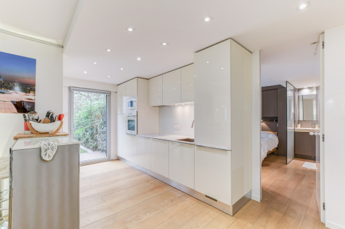 Cuisine et entrée de la chambre