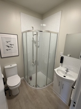 En suite shower room - Deluxe Double Room 