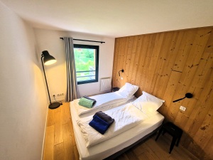 Chambre avec lit double