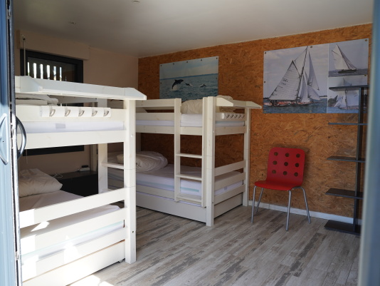 Dortoir Dortoir avec salle d'eau et WC, vue jardin