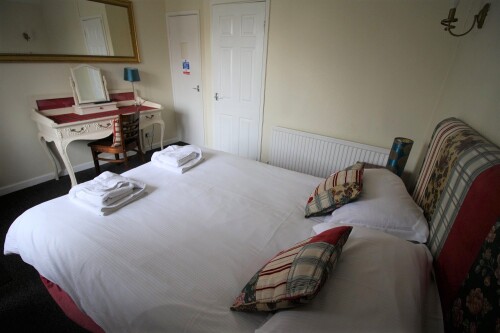 Double room-Economy-Ensuite with Shower