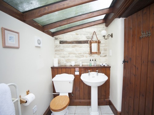 Old Dairy Double or Twin Bathroom