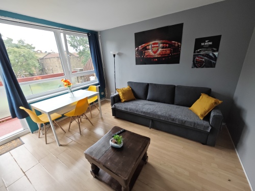 2 Bedroom Flat Next to Arsenal Stadium - Highbury - living room