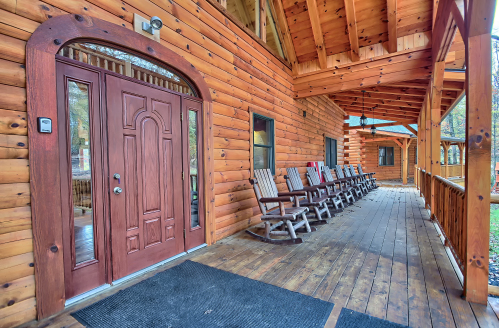 Front Porch and Entrance, Majestic Oaks Lodge
