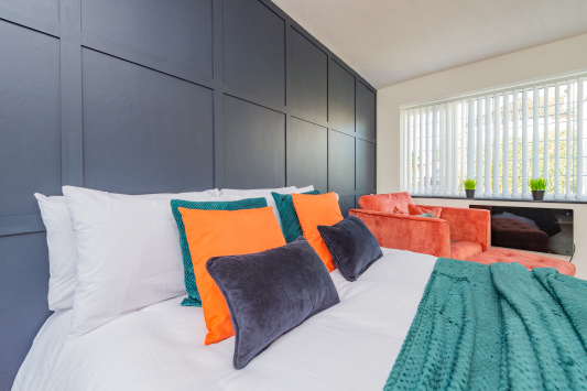 Sleeping area and lounge area