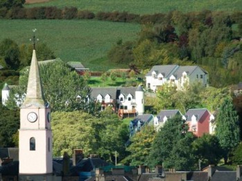 BorderBreaks @ Larkhall Burn cluster of cottages set on a hillside. The town clock marks the centre of historic Royal Burgh of Jedburgh. Town facilities close-by.