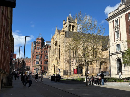 Stylish 2-Bed 2-Bath Apartment in Newly Renovated Victorian Building – Prime Leeds City Centre near Station