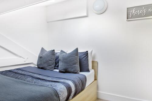 ROOM 4 BED