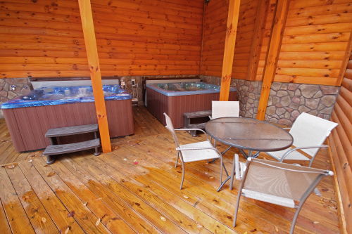 2 Hot Tubs and Table, Back Middle Deck, Majestic Oaks Lodge