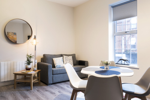 1 Bedroom-Deluxe-Ensuite-Street View-Apartment - Base Rate