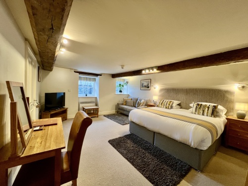 Room 4 Beaumaris- Junior-Suite-Double or Twin-Ensuite with Bath-Street View - Base Rate
