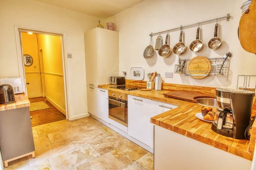Fully Equipped Modern Kitchen 