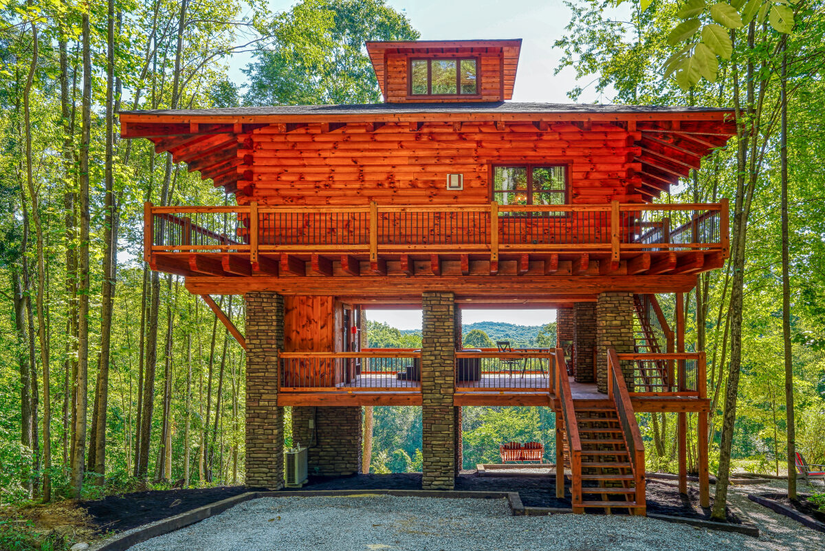 Soaring Eagle Luxury Treehouse by Woodland Ridge Lodging