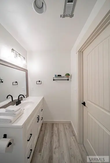 suite 4 bathroom