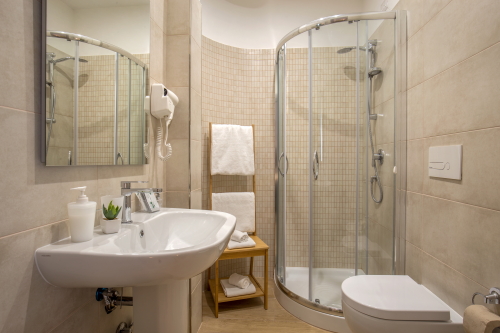 Bagno con doccia