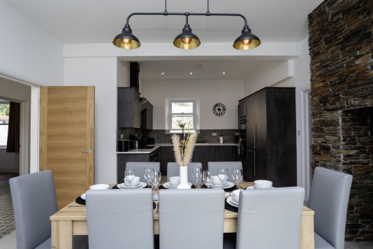 Family-Friendly Entertaining Space - Large open kitchen and dining area with fresh, modern décor. Ideal for gatherings, long stays and group meals