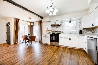 Kitchen/ breakfast nook