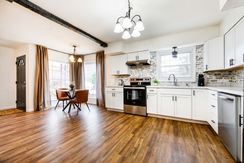 Kitchen/ breakfast nook