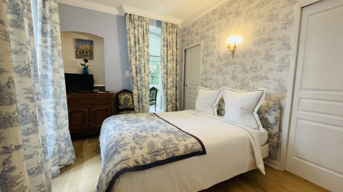 Suite-Traditionelle-Salle de bain privée séparée-Vue sur Parc - Suite N° 2 - Tarif 1 à 6 nuitées
