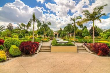 While only being 10 minutes away! Come visit the beautiful Botanical garden called 