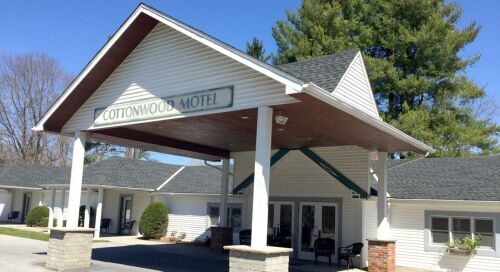 Cottonwood Motel - 