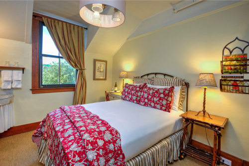Room 35-Full bed
