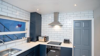 fully equipped kitchen for those home made meals 