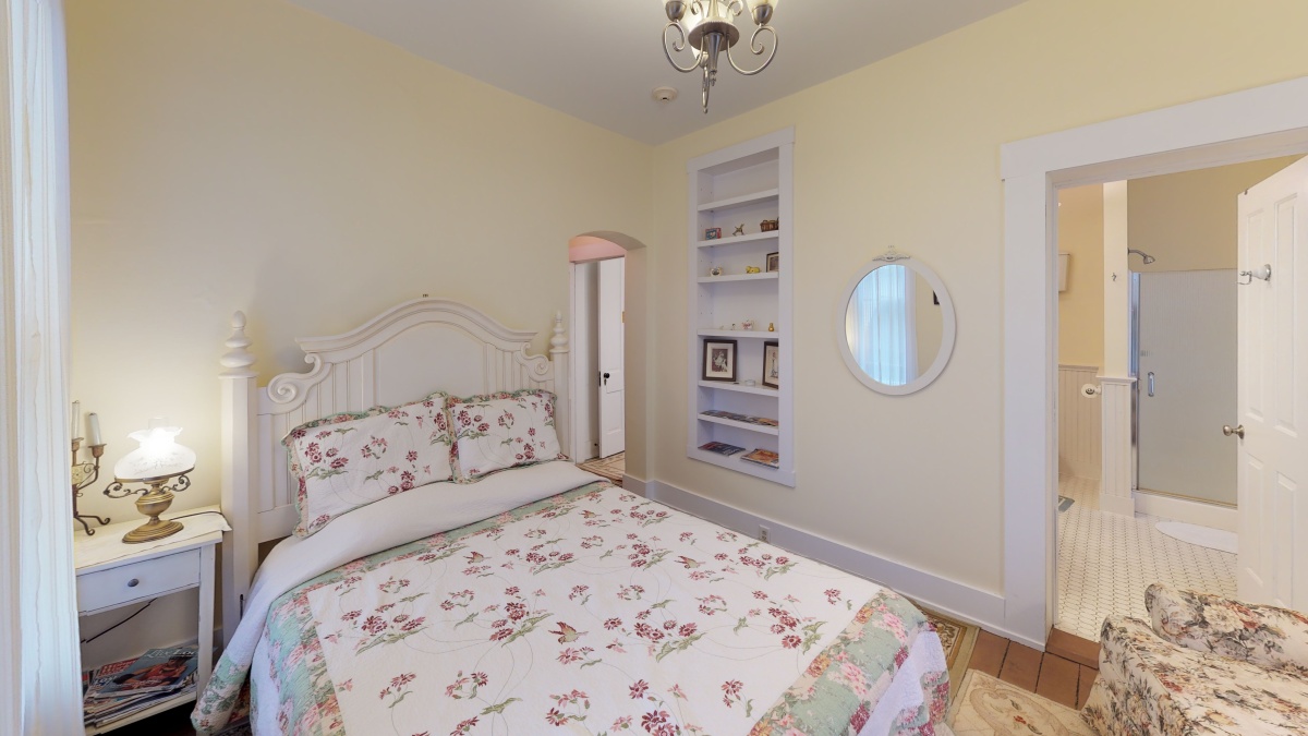 23097 Romantic-Holly Tree Room-Street View-Suite-Private Bathroom