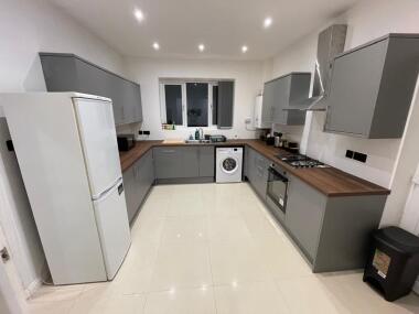 Well equipped large kitchen