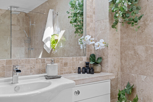 2nd Floor Bathroom Detail